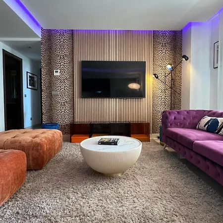 Luxury Apartment *