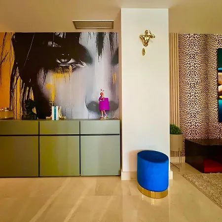 Luxury Apartment *