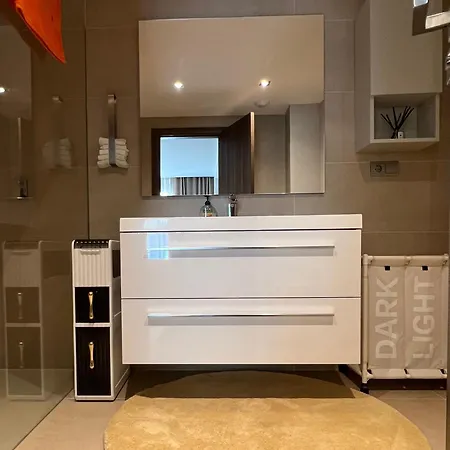 Luxury Apartment *